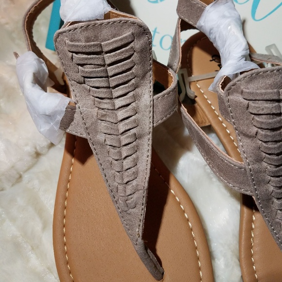 NWT LAST 3! Hello Summer Sandal - Picture 2 of 3